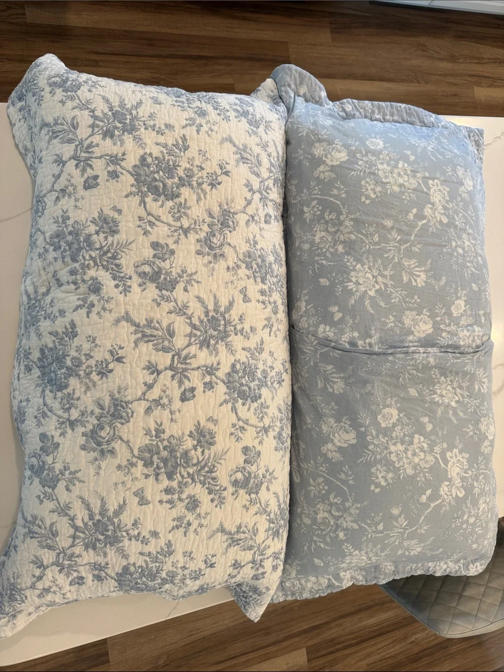 Laura Ashley - King Quilt Set, Soft & Reversible (Excellent Condition)